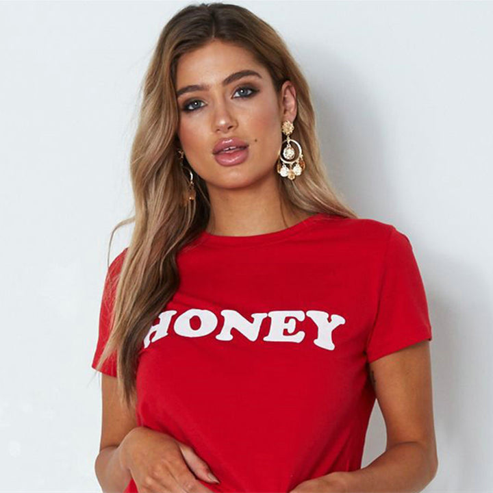 Kvinders T-shirt med trendy bogstaver Stilla