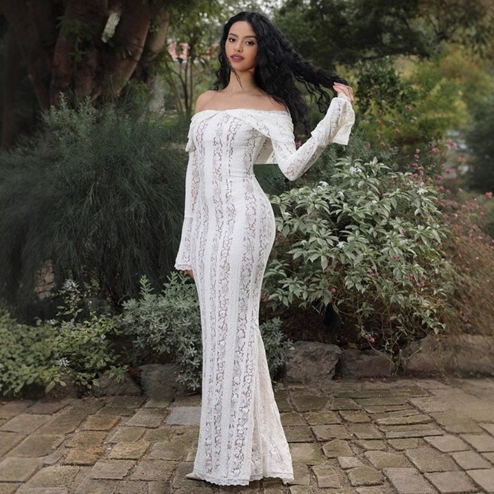 Damer Elegant Blondekjole i tætsiddende snit med Off-Shoulder Design Skovae
