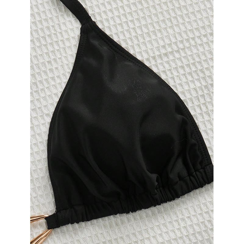 Damer triangel-bikini med justerbare stropper og elegante metalakcenter Skovae