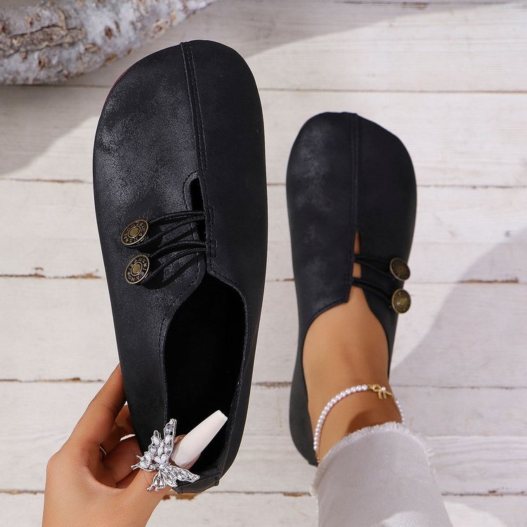 Dame Slip-On sko med moderigtigt knapdetalje og blødt overmateriale Stilla
