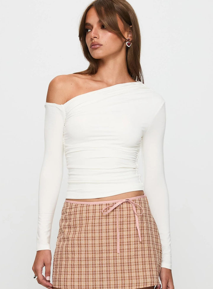 Dame Off-Shoulder Rynket skjorte med lange ærmer og elegant design Skovae
