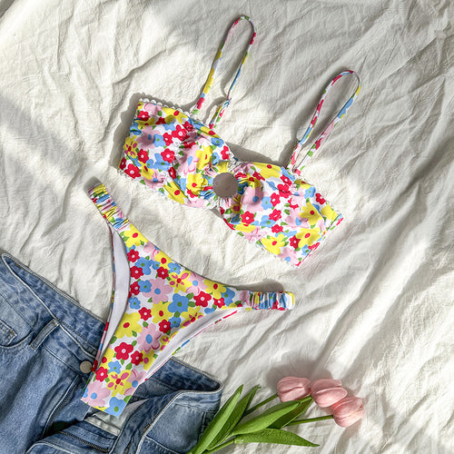 Dame Bikini-sæt med legende blomsterdesign og rynket overdel Stilla