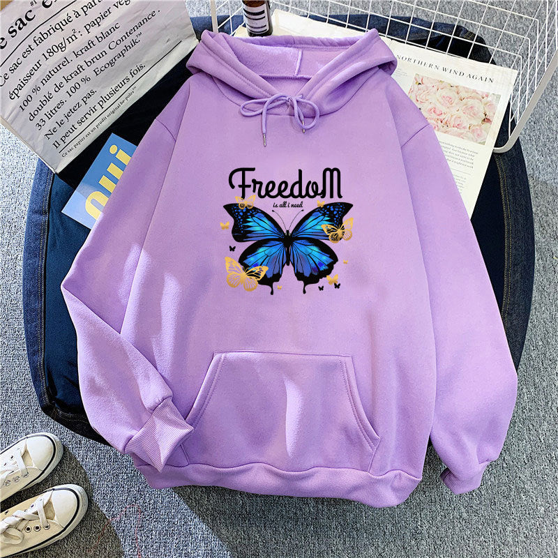 Dame hætte sweatshirt med kunstnerisk sommerfugl design Skovae