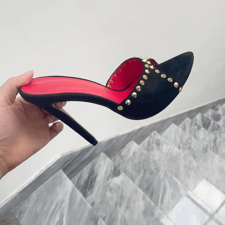 Femme Elegante Stiletto Slide Sandaler med Nittepynt Stilla