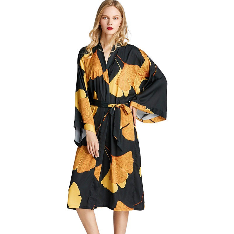 Dame Kimono-robe med blomstrede designelementer og elegant taljebælte Stilla