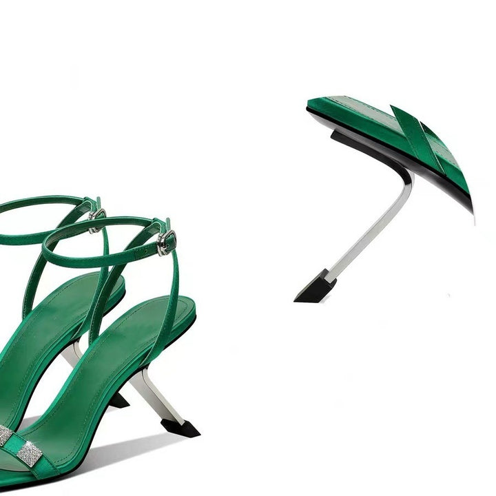 Femme Elegante Stiletto Slingback Sandaler med rhinsten Stilla