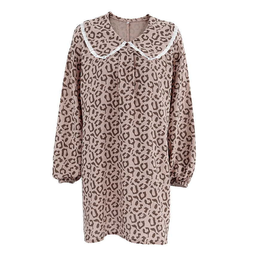 Dame afslappet skjortekjole med voluminøse ærmer og trendet leopardprint Stilla