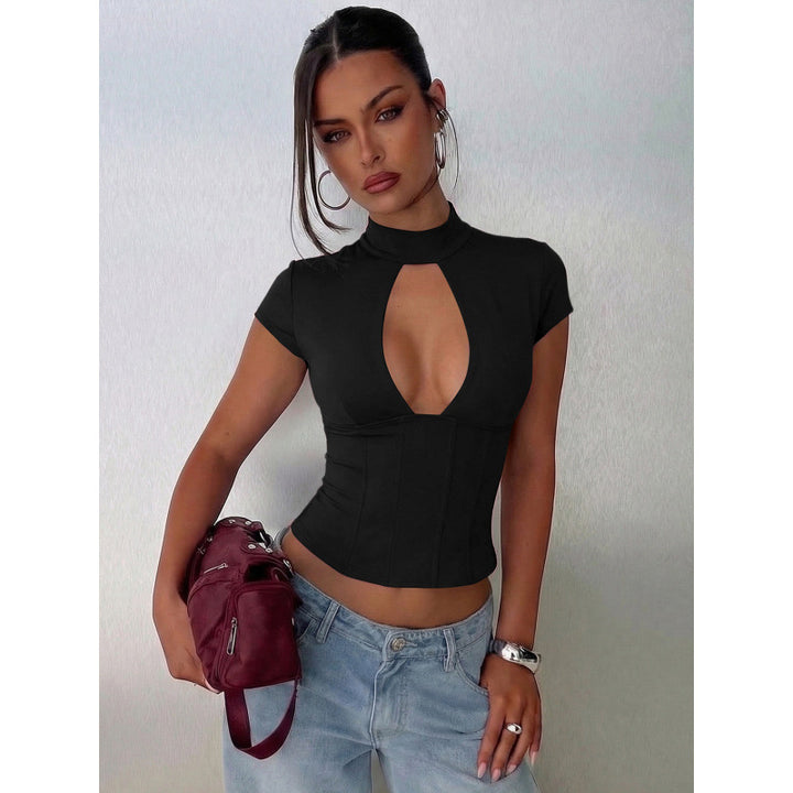 Damen figurbetontes Oberteil mit hochgeschlossenem Design und Cut-Out Akzent Skovae