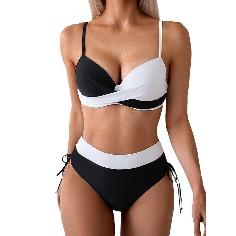 Dame bikini-sæt med raffineret indpakningslook og højtaljet trusse Stilla