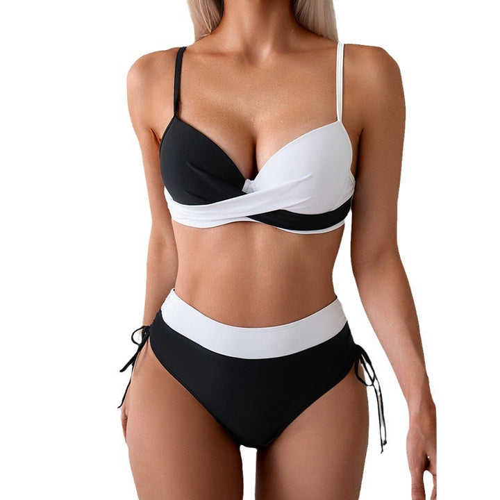 Dame bikini-sæt med raffineret indpakningslook og højtaljet trusse Stilla