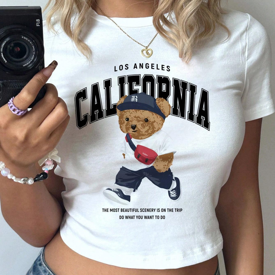 Dame Crop-T-Shirt med legende bjørnemotiv og moderigtigt skrift Skovae