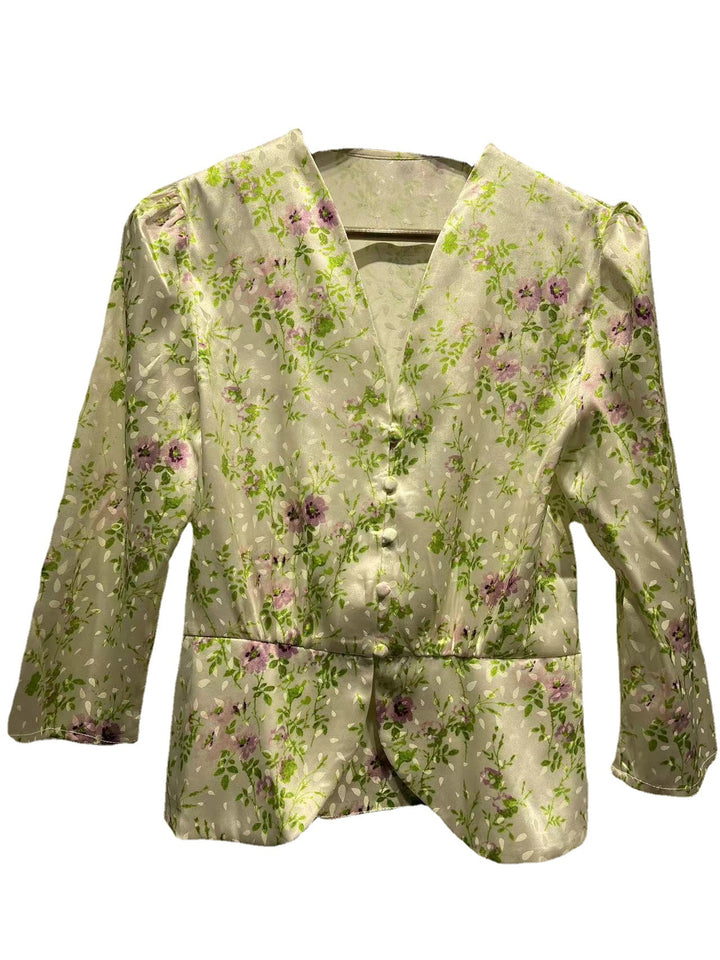 Damebluse med blomsterprint og elegant V-hals Stilla