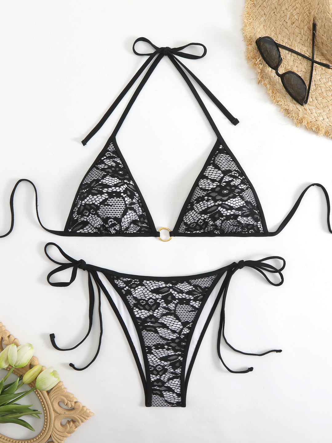 Dame Triangel-Bikini med elegant blondermønster og guldaccent Stilla