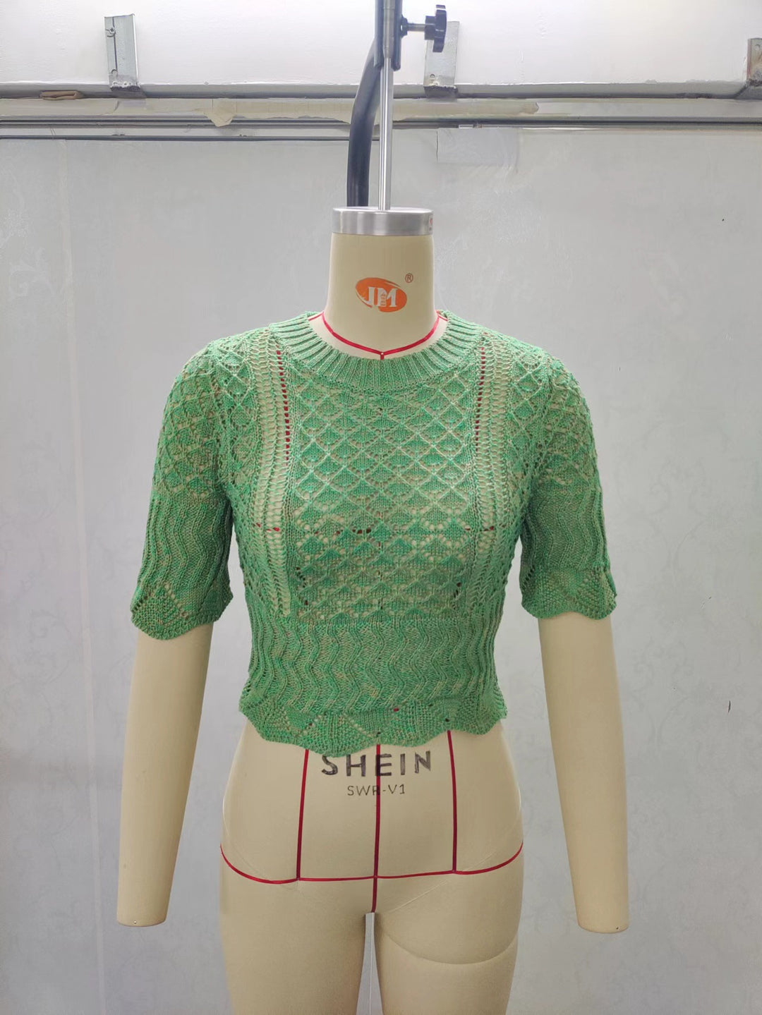 Dame Print Strikbluse med luftig netstruktur og moderigtig crop-snit Skovae
