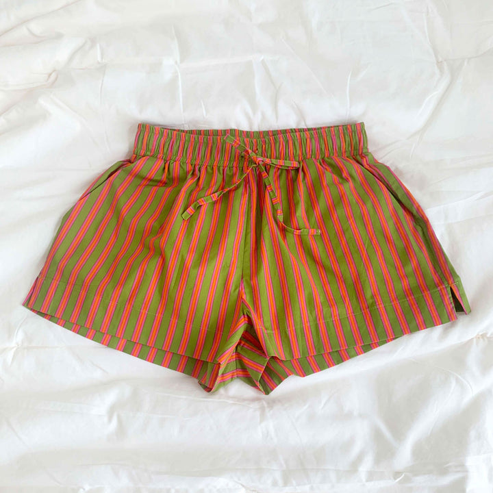 Damer komfortable fritids-shorts med farverigt stribemønster og elastisk talje Skovae