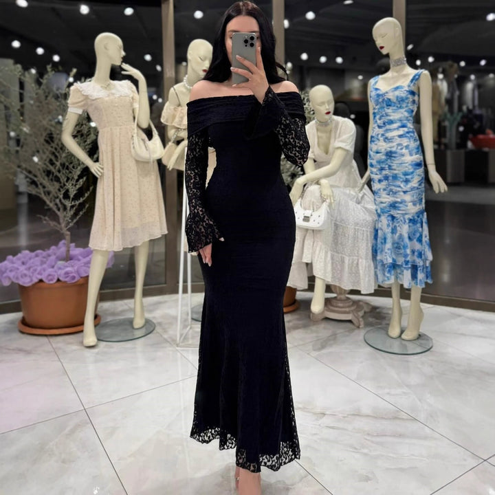 Damer Elegant Blondekjole med Off-Shoulder Design og Skøder Skovae
