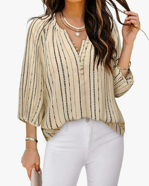 Damebluse med stribet design og elegante knapdetaljer Stilla