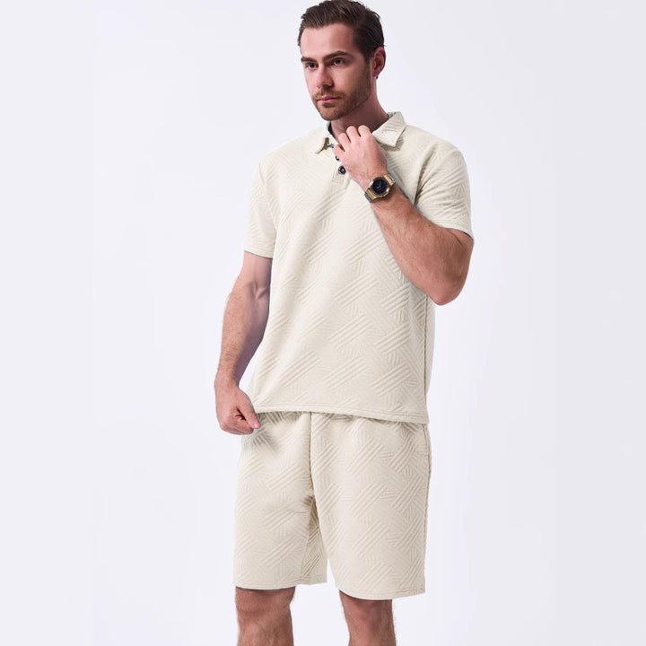 Herrenes fritidssæt med struktureret polo-shirt og shorts Stilla