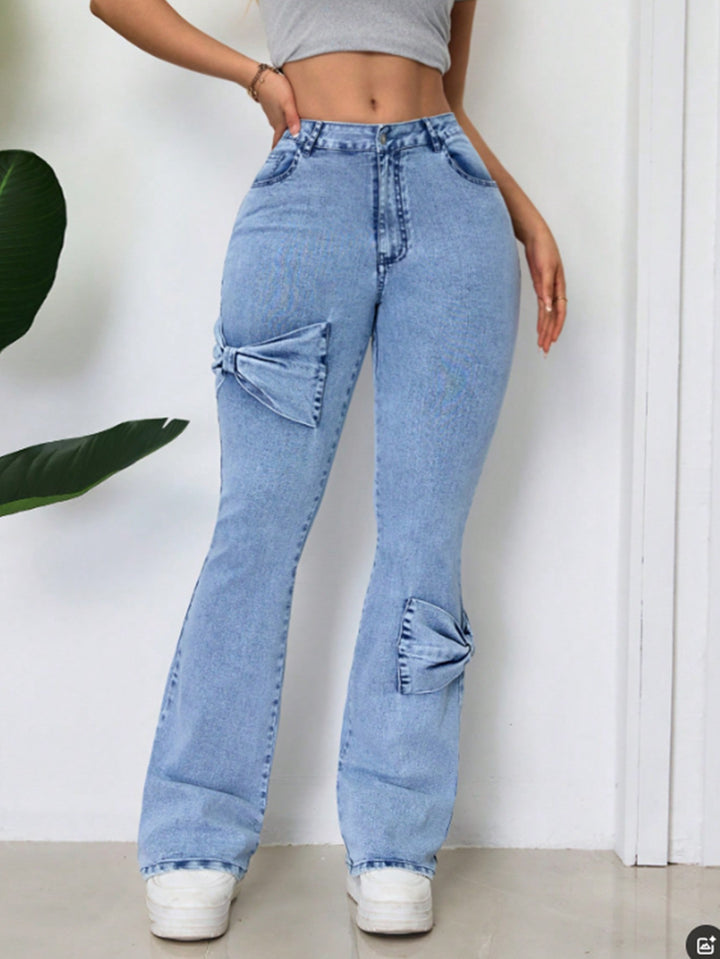 Kvindernes flagrende jeans med dekorerende sløjfer Stilla