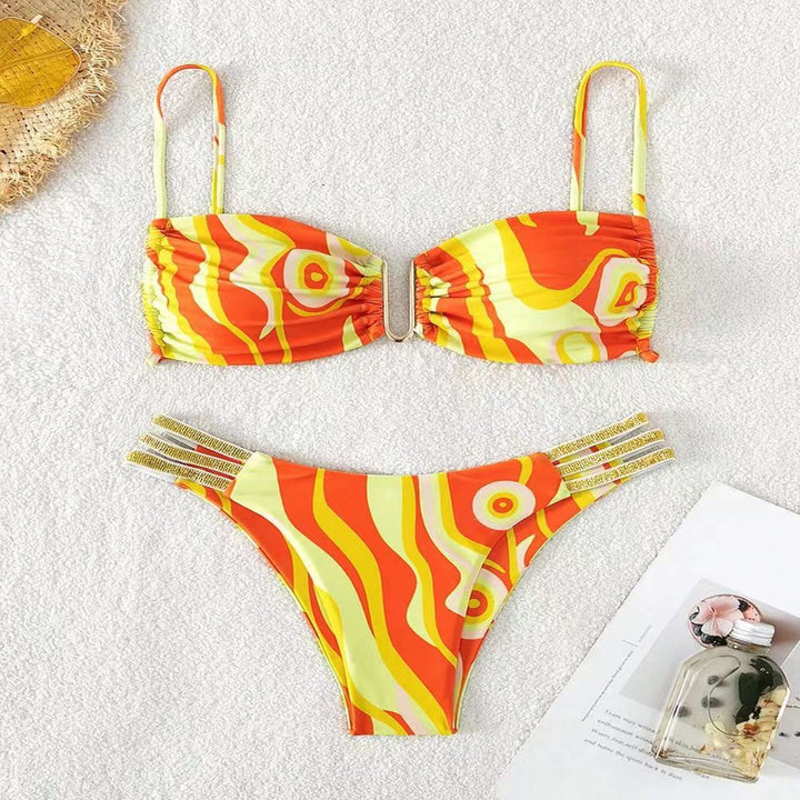 Dame triangel-bikini med elegant rynkeeffekt og moderigtige accenter Skovae
