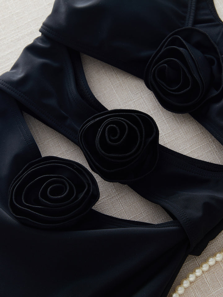 Dame én-delt badedragt med blomster ruffle-detalje og moderne cut-outs Stilla