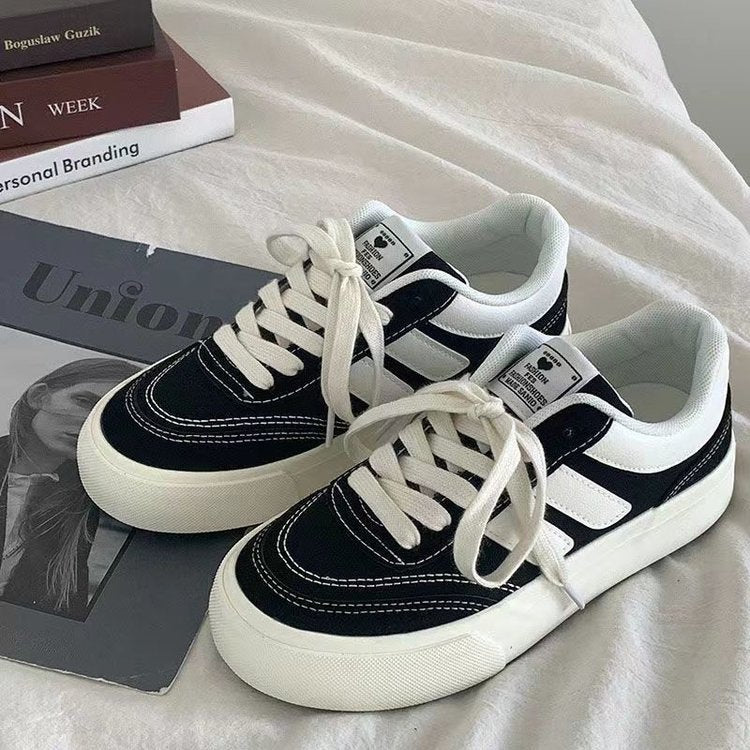 Dame Sporty Sneakers i Retro-stil med komfortabelt ruskindsoverdel og kontrasterende accenter Stilla