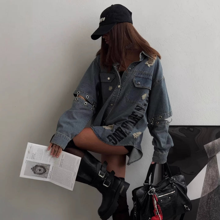 Kvinders oversized denimskjorte med slidte detaljer Stilla