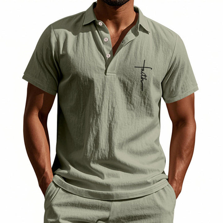 Herre kortærmet polo shirt med elegant knapdesign og diskret mønster Stilla