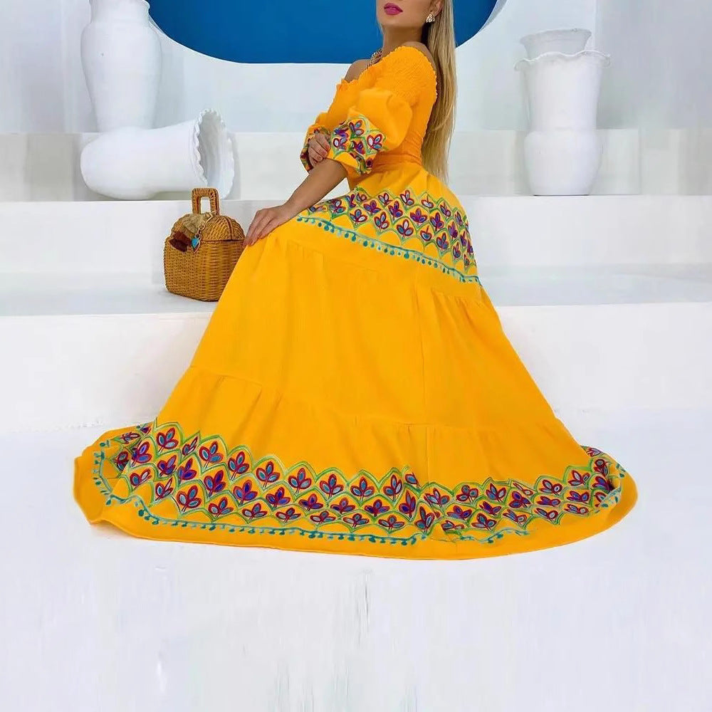 Dame Maxikjole med Off-Shoulder-snit og farverige broderidetaljer Stilla