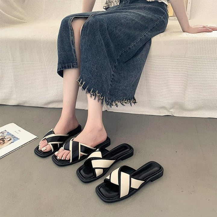 Dame elegante flip-flop-sandaler med raffineret krydsbånd-design og komfortabel polstret sål Stilla