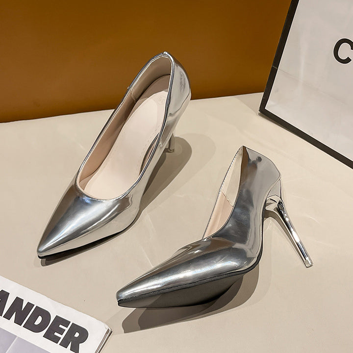 Dame Elegante og moderigtige højhælede sko med spids design og glinsende overflade Stilla
