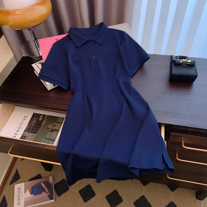 Femme Classic Polo kjole med knapdetaljer og sideslidser Stilla