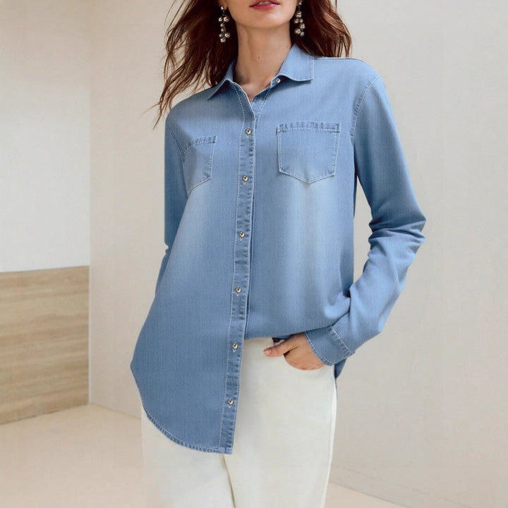 Kvindernes denimskjorte med moderne brystlommer og elegant knapstolpe Stilla