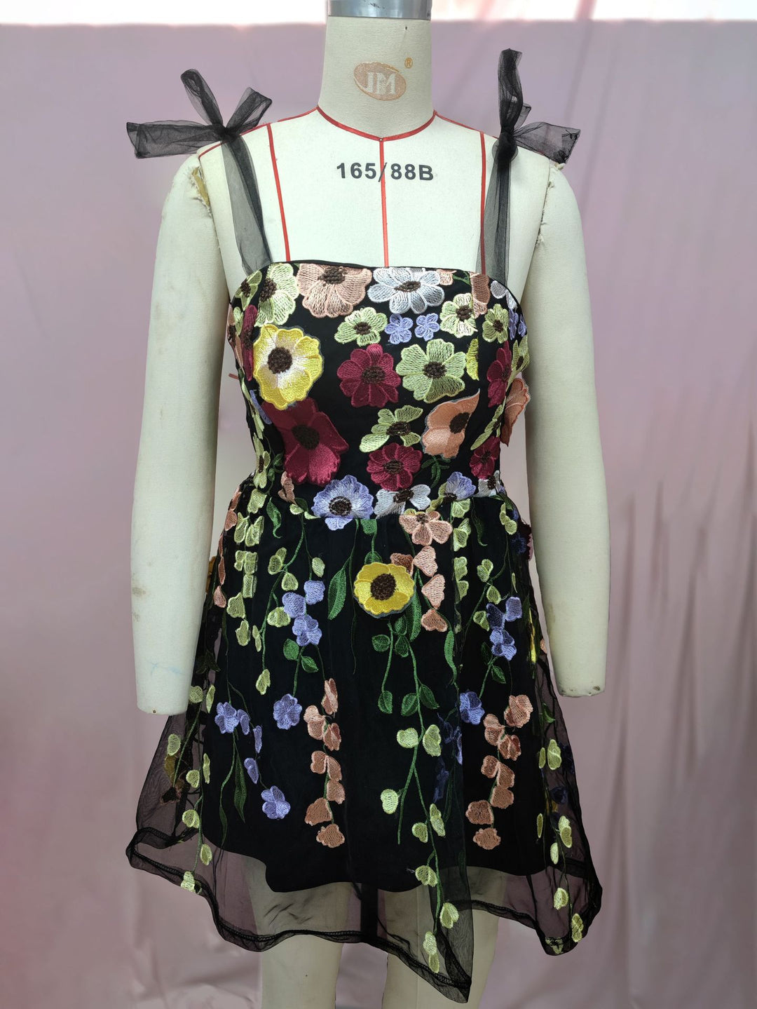 Dame blomsterkjole med gennemsigtige blonde detaljer og flæse stropper Stilla