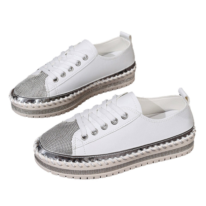 Dame Sneakers med glinsende metalspids og raffinerede dekorsømme Stilla