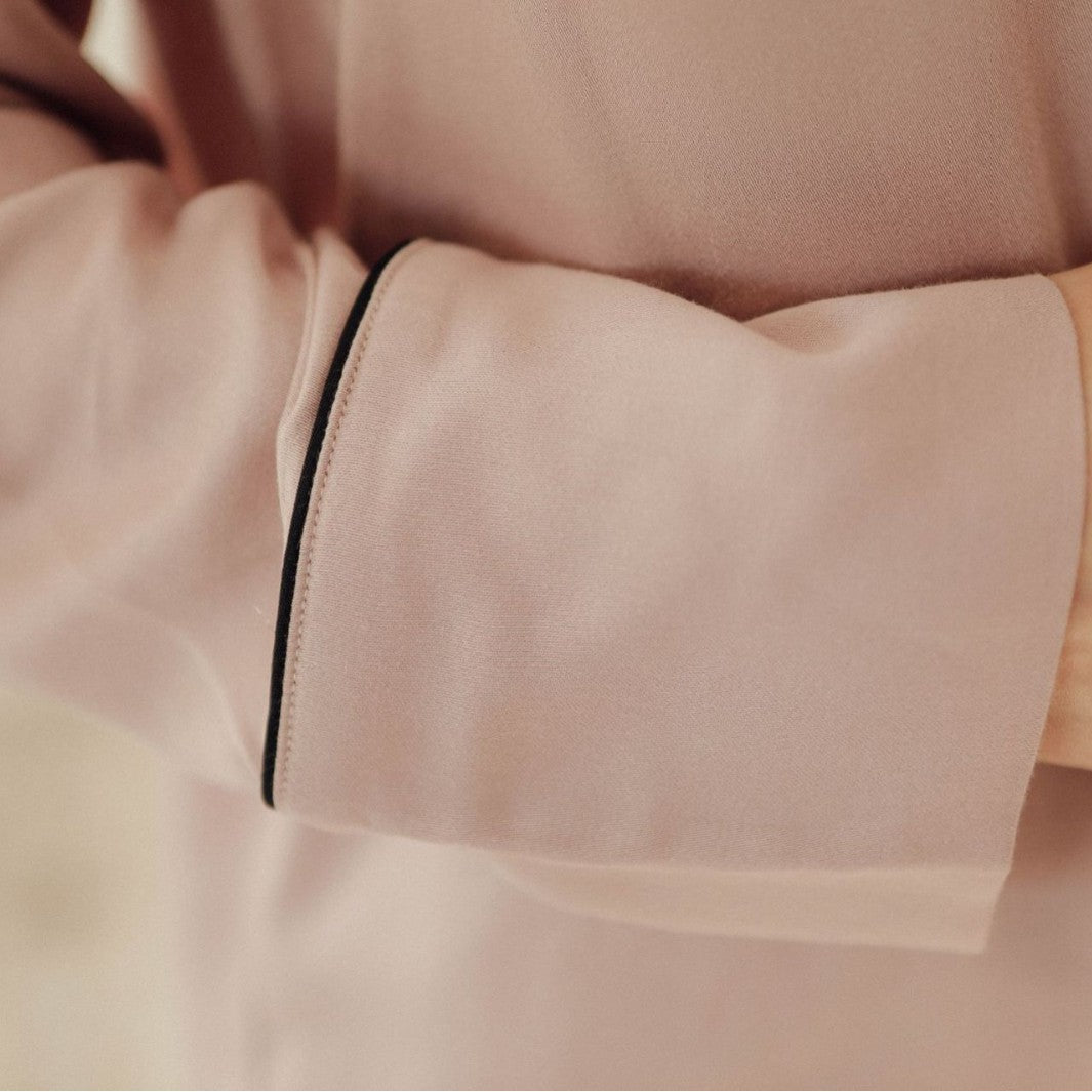 Dame højkvalitets pyjamas-sæt med elegant knaplukning og komfortable bukser Stilla
