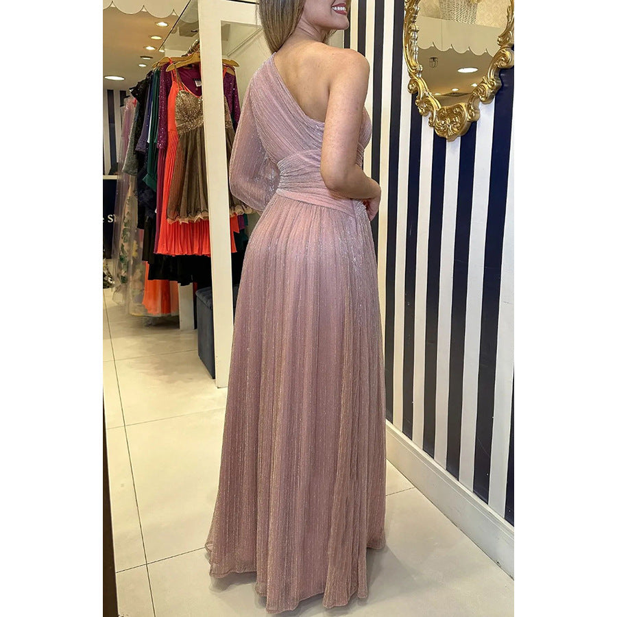 Dame Asymmetrisk Aftenkjole med skinnende Plissering og elegant Drapering Stiila