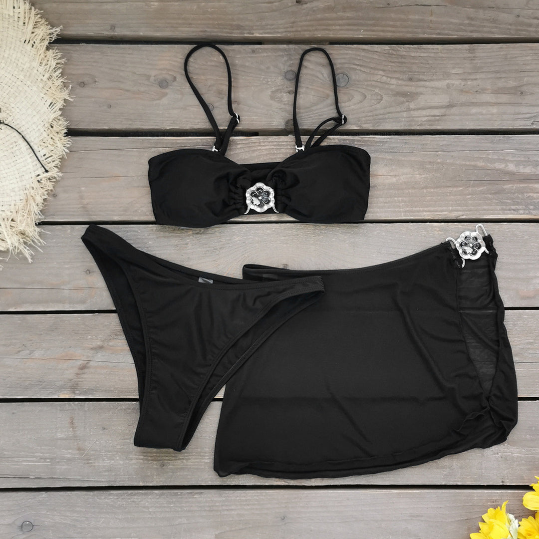 Dame bikini-sæt med dekorativ halter og feminint overisk Stilla