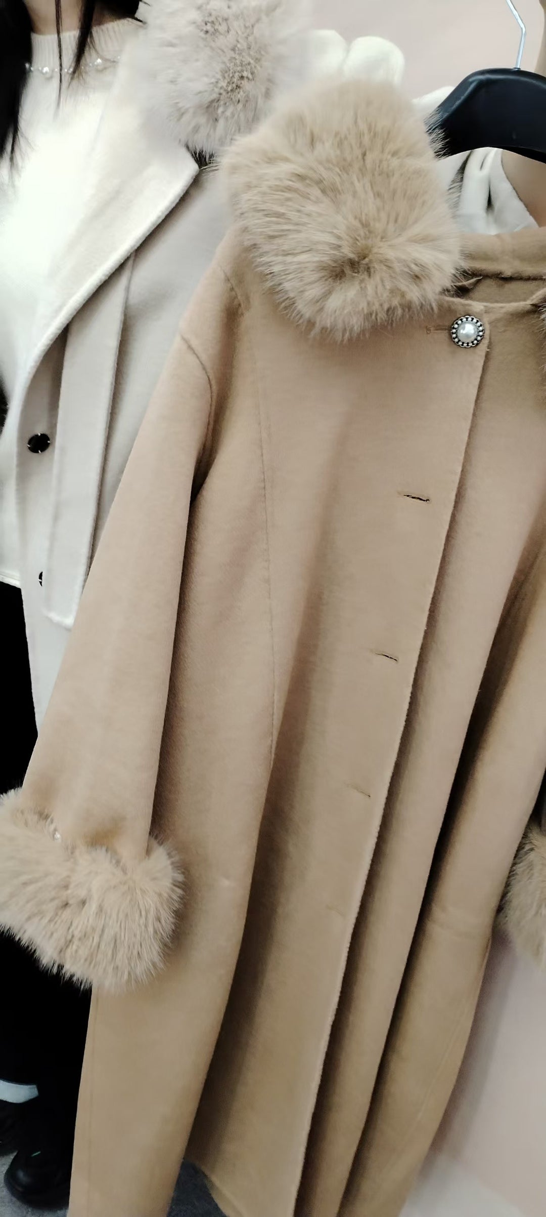 Damer Chic holdt quiltet jakke med hyggelig kunstpelskrave og elegante knapdetaljer Stilla