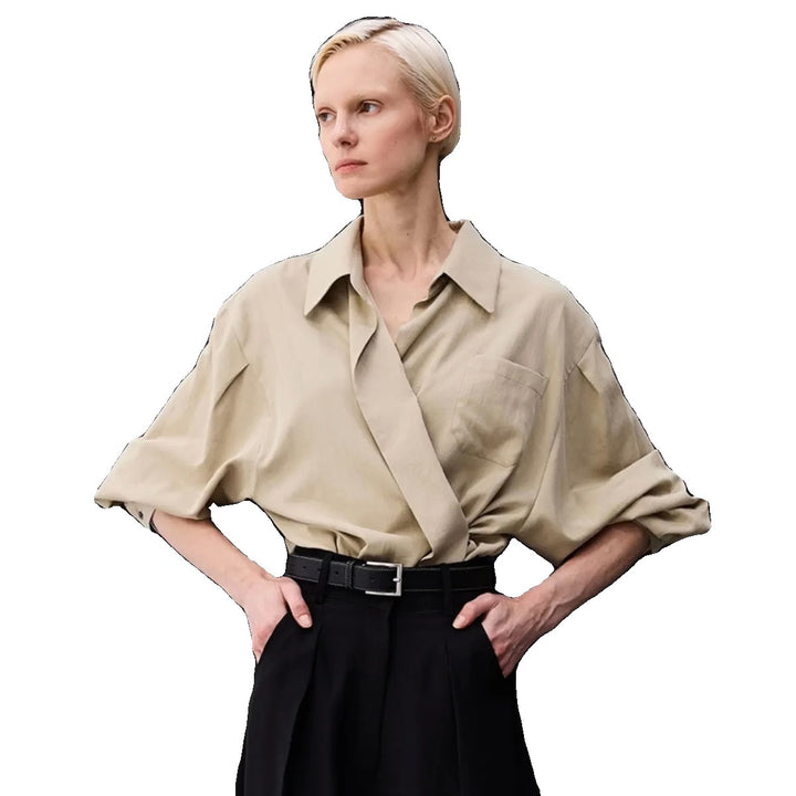 Kvindernes oversized bluse med indpakningslook og praktisk brystlomme Stilla