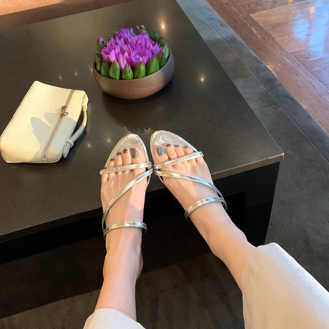 Dame Riemchen Open-Toe Slide Sandaler med Metallic-detaljer Stilla