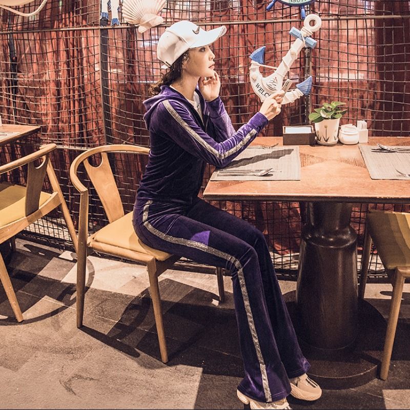 Women's sporty fleece loungewear set with glittering accents Skovae