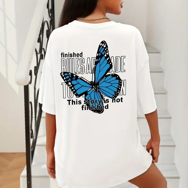 Dame T-shirt med kreativt sommerfuglemotiv og afslappet pasform Stilla