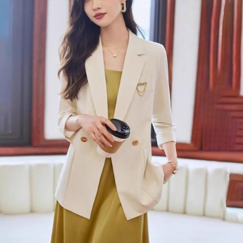 Dame mode blazer med elegante knapdetaljer Stilla