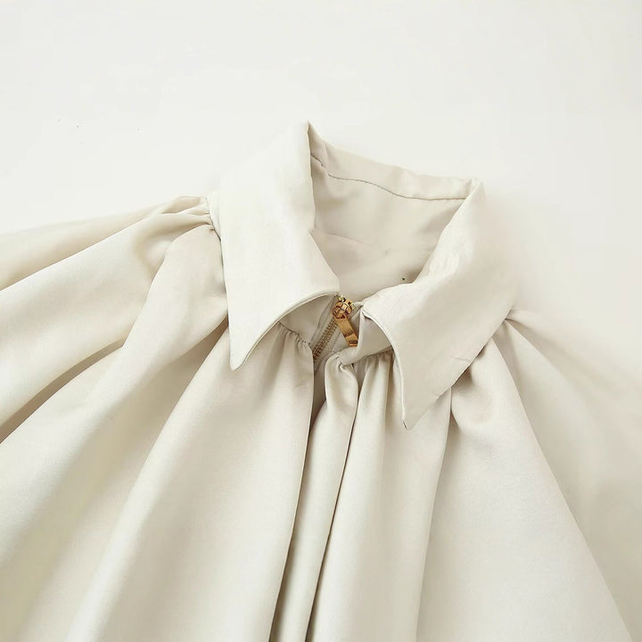 Dame elegant bluse med moderne plisseringer og voluminøse ærmer Stilla