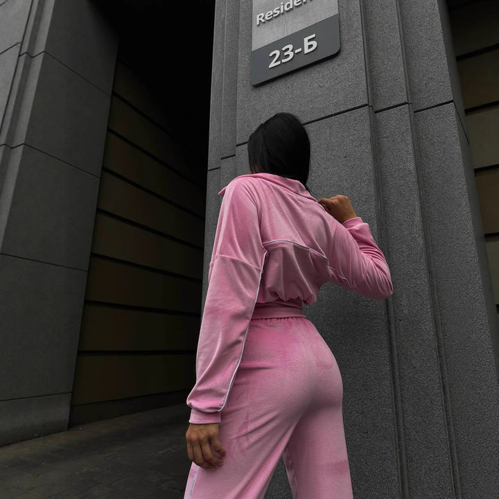 Kvindernes cropped tracksuit med høj krave og lynlås Skovae