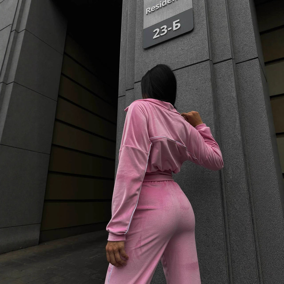 Kvinders sporty fleece lounge-sæt med cropped jakke og behagelige bukser Skovae