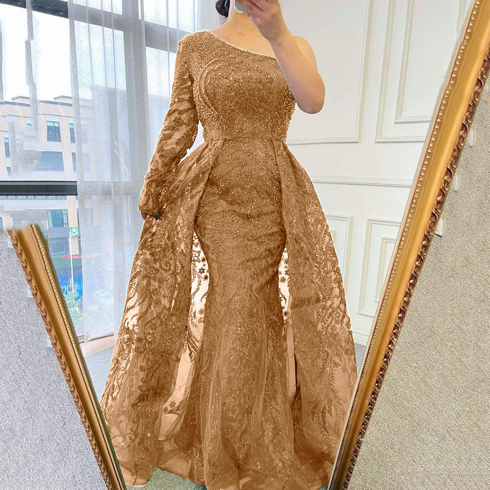 Dame Elegant og raffineret aftenkjole med asymmetrisk snit Stilla