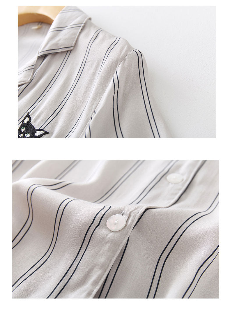 Dame natkjolebluse med elegante striber og knapbart detalje Stilla