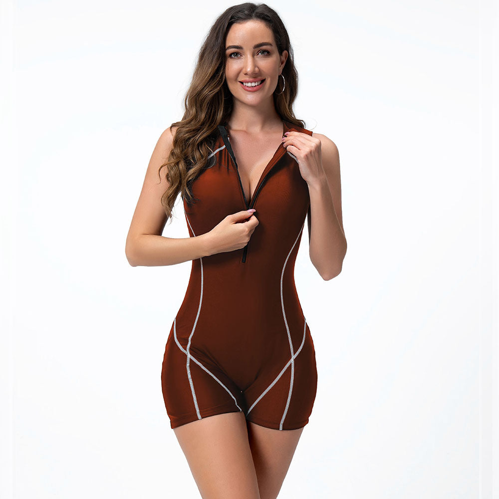 Dame Sporty One-Piece Swimsuit with Shortened Leg Skovae